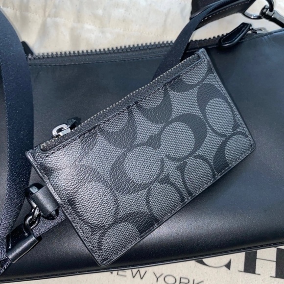 Authentic Coach crossbody - Picture 5 of 6